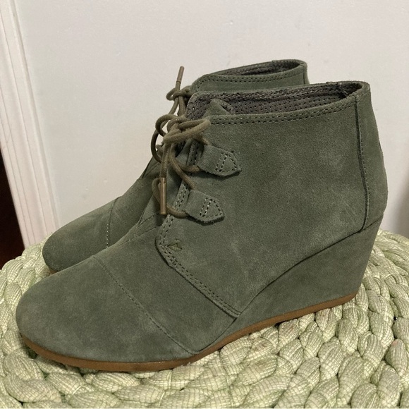 TOMS Kala Dusty Olive Green Suede Lace Up Wedge Booties Size 8.5 - Picture 3 of 8
